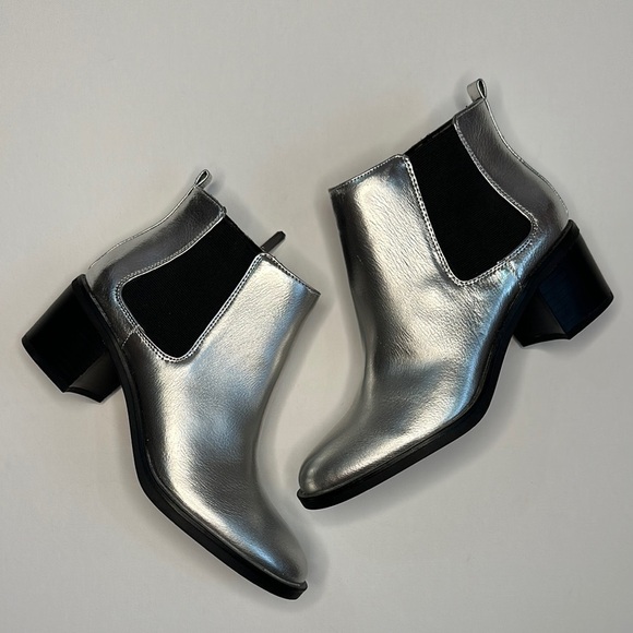 Libby Edelman Silver Ankle Boots - Picture 1 of 9